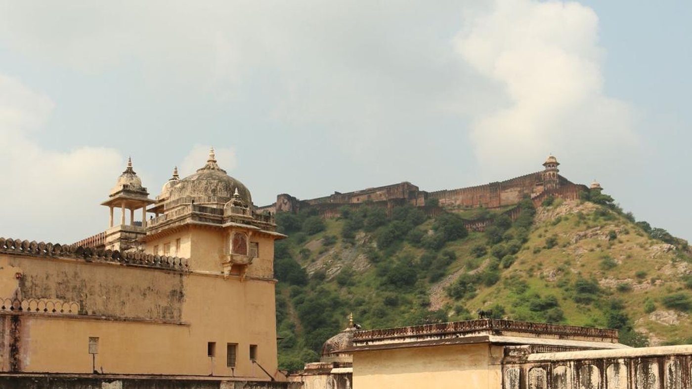 El Fuerte Amber de Jaipur sobre las colinas del Rajastán