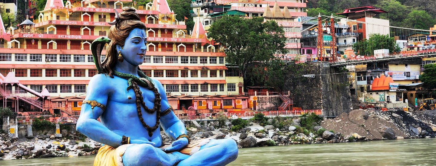 Yoga en Rishikesh: vivir la capital mundial del yoga