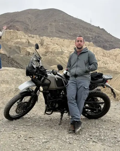 Recorriendo las carreteras del Himalaya en moto