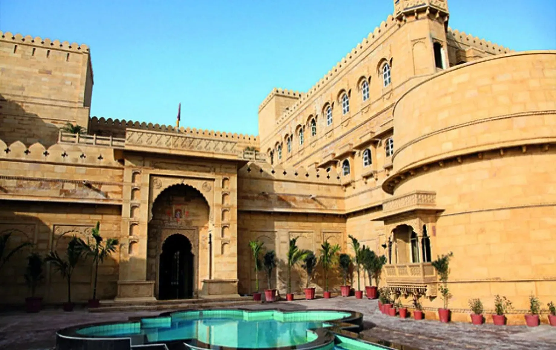 Suryagarh, Jaisalmer — Fortaleza en el desierto en la India