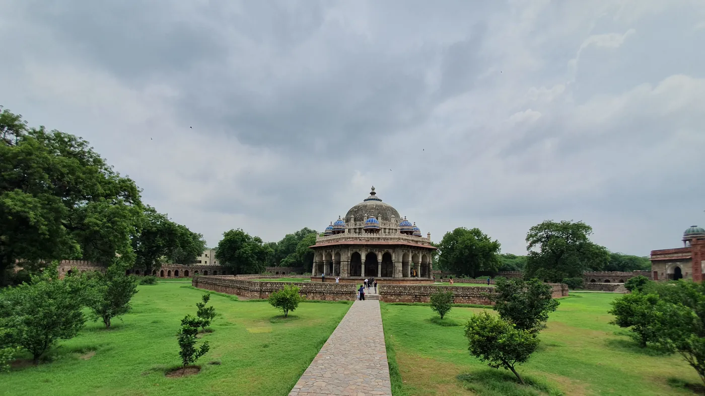 Tumba de Isa Khan en el recinto de Humayún, Delhi