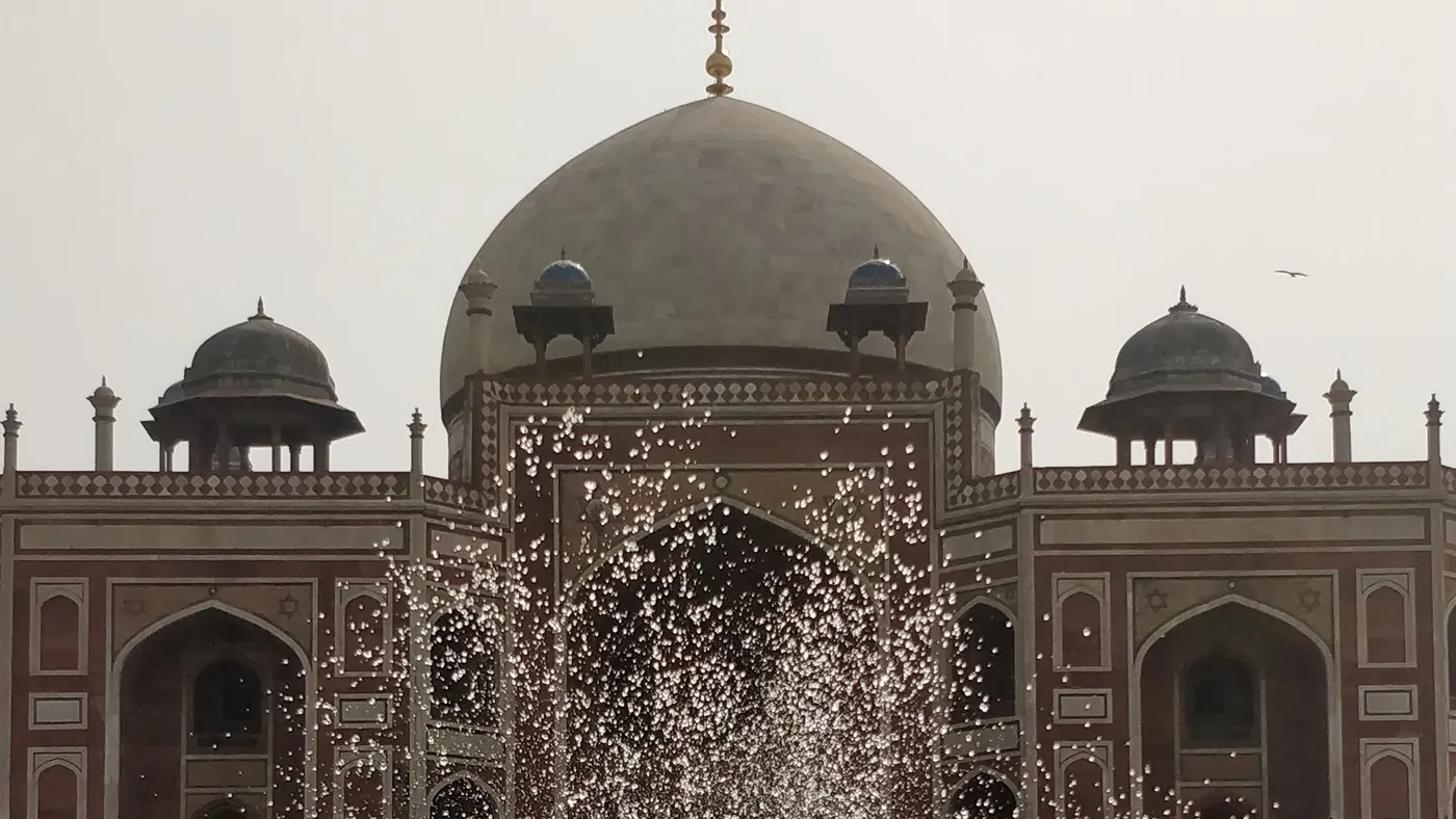 Surtidor ante la tumba de Humayún, Delhi