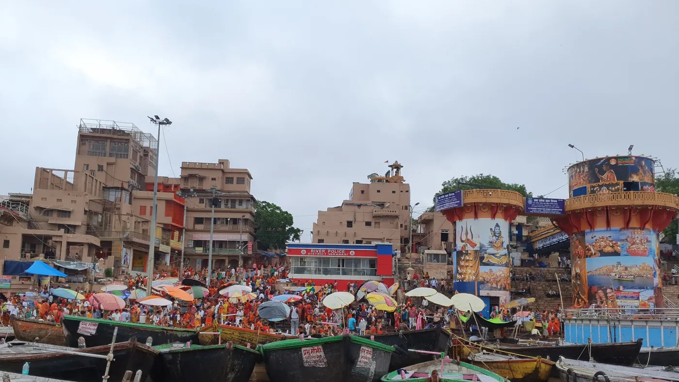 El frente de los ghats sobre el Ganges, Varanasi
