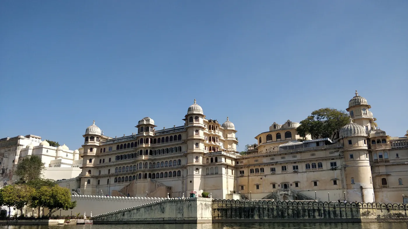 El Lake Palace sobre las aguas del lago Pichola, Udaipur