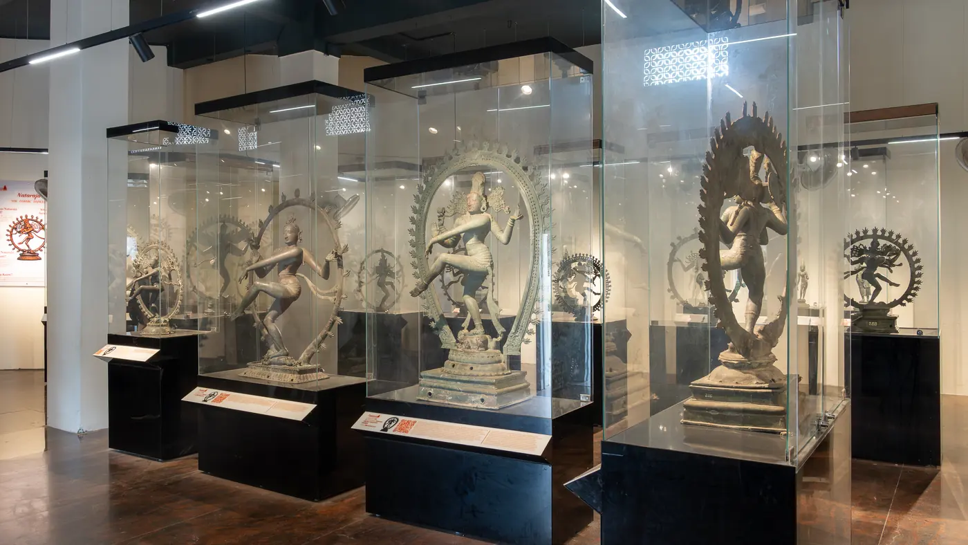 Bronces chola expuestos en la galería de arte de Thanjavur